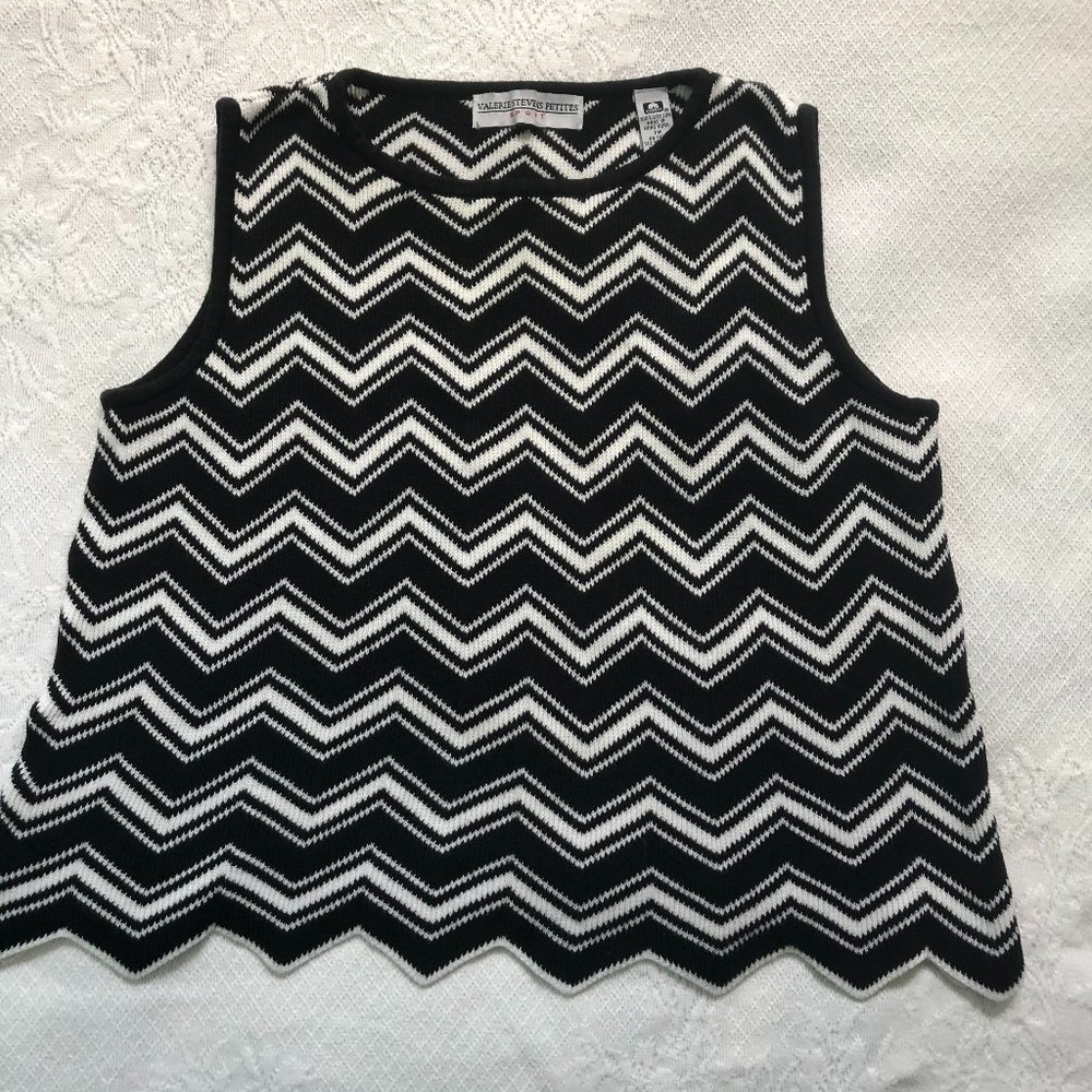 Black and White Zig Zag Sleeveless Top